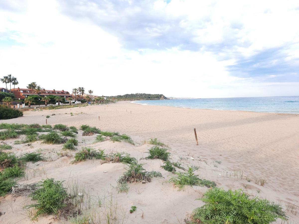 Appartement Cosy House With Garden Infront Of The Sea à Creixell Extérieur photo
