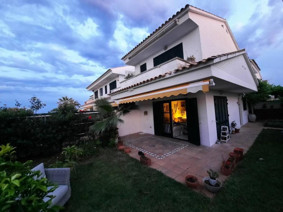 Appartement Cosy House With Garden Infront Of The Sea à Creixell Extérieur photo