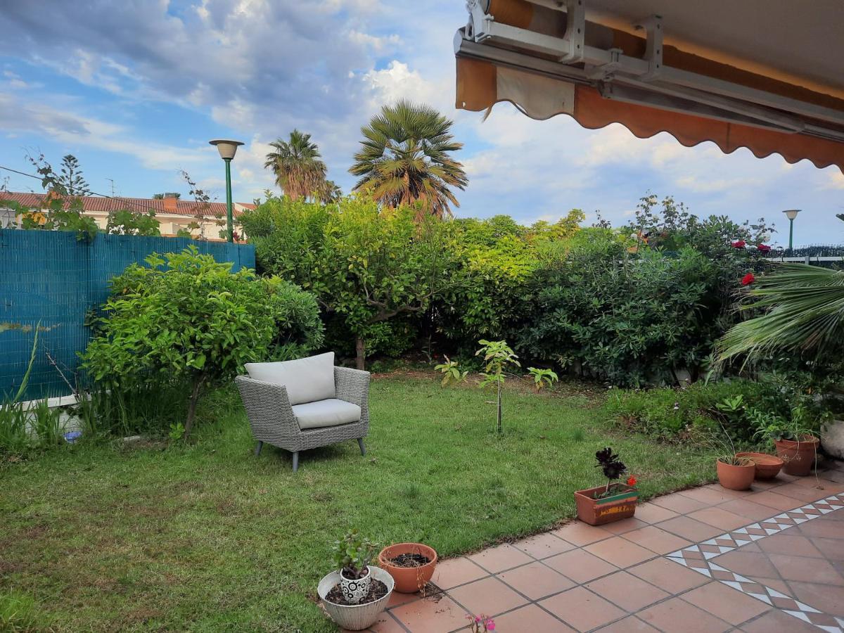 Appartement Cosy House With Garden Infront Of The Sea à Creixell Extérieur photo